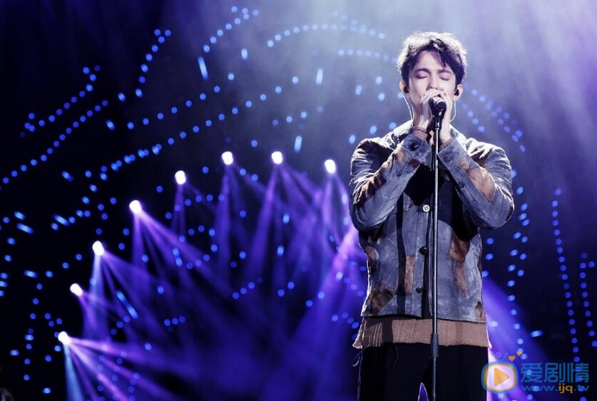 歌手迪瑪希變身&ldquo;搖滾boy&rdquo;彩排私照曝光