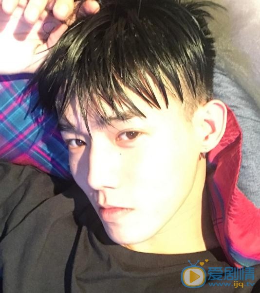 鳳囚凰何戢是誰演的？鳳囚凰何戢扮演者朱戩個人資料、寫真及生活照欣賞