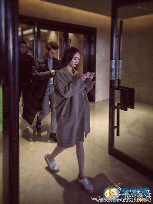 《談判官》幕後路透照曝光 楊冪黃子韜姐弟戀最萌身高差CP夠味