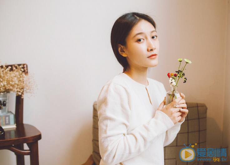 上鎖的房間秦左漫是誰？她是由誰飾演的？