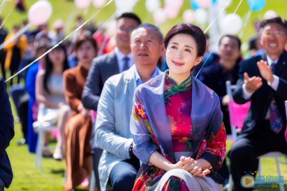 都是一家人薛梅是由誰飾演的？她和越永強是什麼關係？