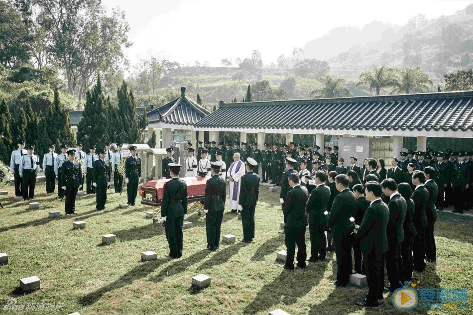 郭富城楊采妮《寒戰2》殺青 《寒戰2》劇照搶先看  “送戰友”大場面戲2 《寒戰2》的最後一場重頭戲“送戰友”曝光，郭富城穿警服現身，同時《寒戰2》正式殺青。