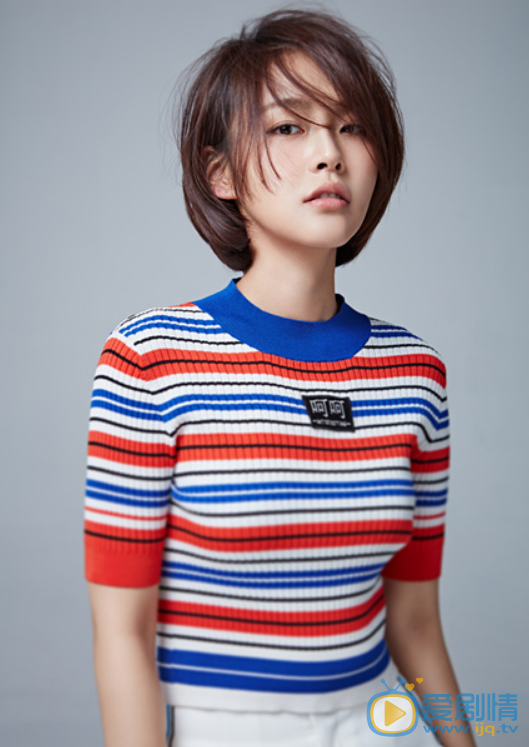 雞毛飛上天邱岩是誰演的？邱岩扮演者張佳寧個人資料及生活寫真照欣賞