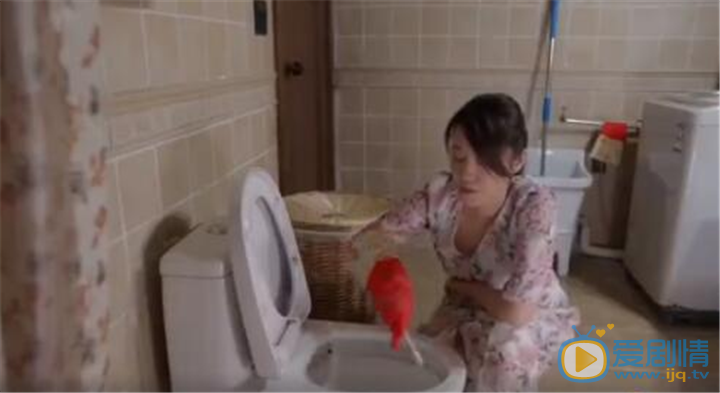 少年派里王勝男換牙刷是什麼梗？她為什麼頻繁換牙刷？