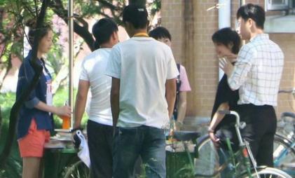 《為了你我願意熱愛整個世界》最新路透曝光 鄭爽羅晉街頭同框