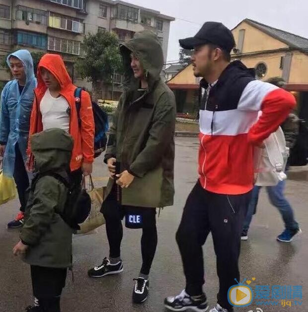 爸爸去哪兒黃致列中途下車向佐接班