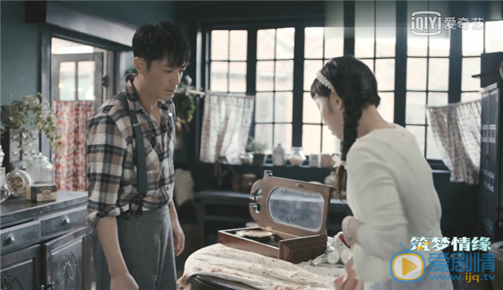 築夢情緣露西掉落包中的紅色鞋子 沈其南看到鞋子後震驚了