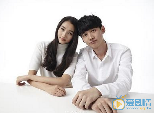  白敬亭和關曉彤微博互動疑戀愛開扒關曉彤白敬亭相識經歷