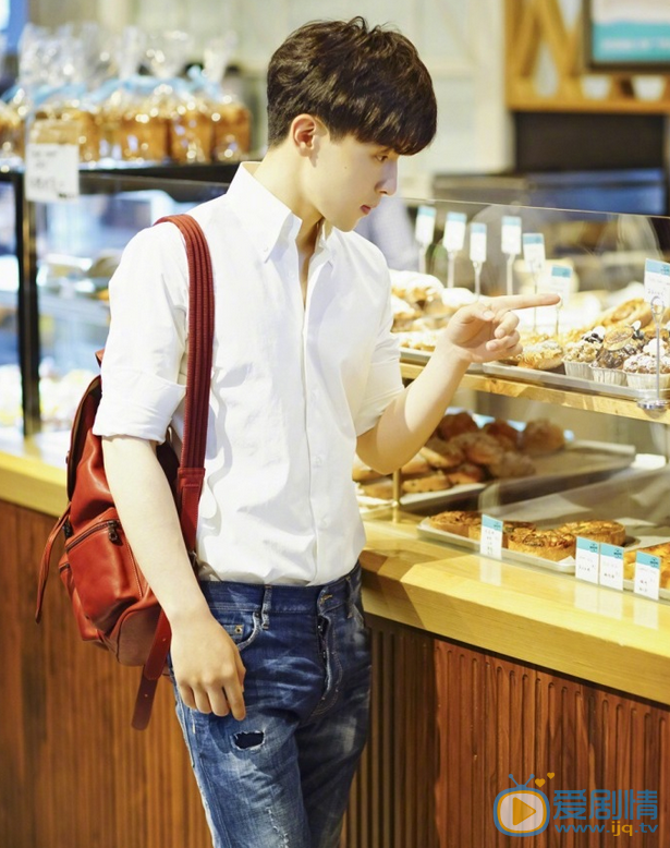 歡樂頌2謝童是誰演的？謝童扮演者鄧倫個人資料生活寫真照欣賞