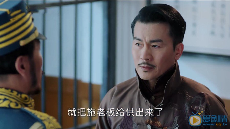 海棠經雨胭脂透朗月明為何要跟施濟周合作？他這樣做的目的是什麼？