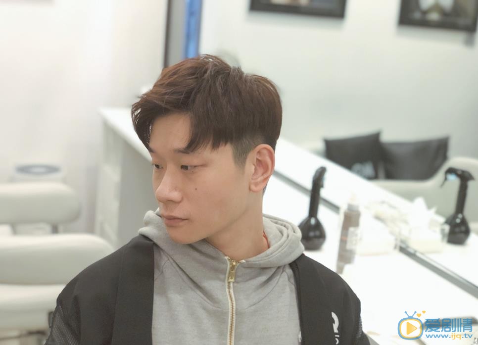 橙紅年代阿瑟是誰扮演的？阿瑟扮演著葉瀏個人資料、寫真生活照