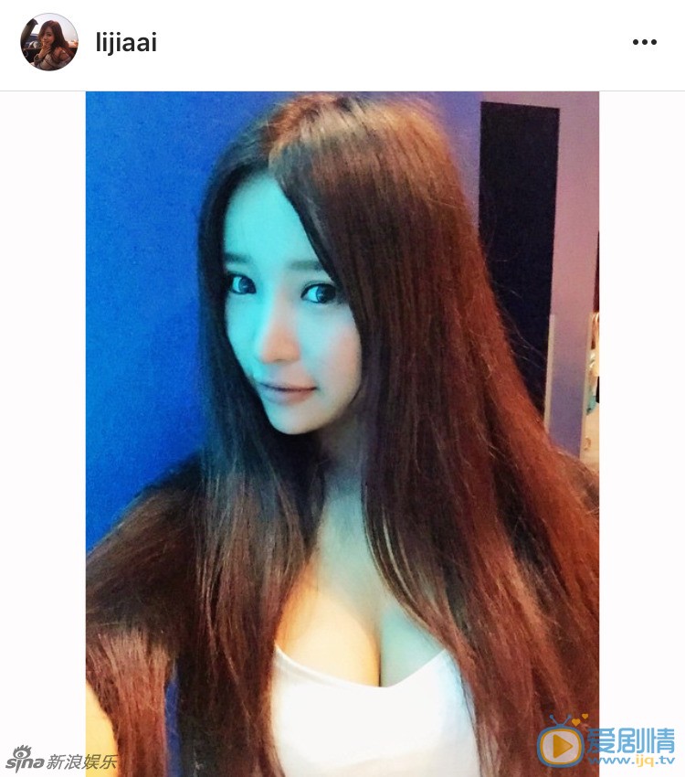 喬任梁前女友李嘉艾海量私照流出，身材傲人臉蛋漂亮。曾曬與喬任梁微信聊天記錄