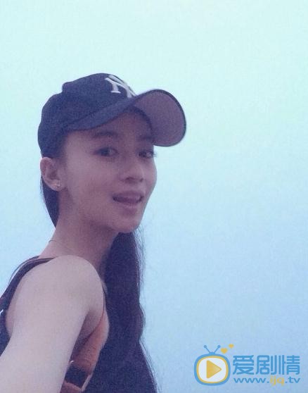 鳳囚凰馮亭是誰演的？馮亭扮演者吳謹言個人資料、寫真及生活照欣賞