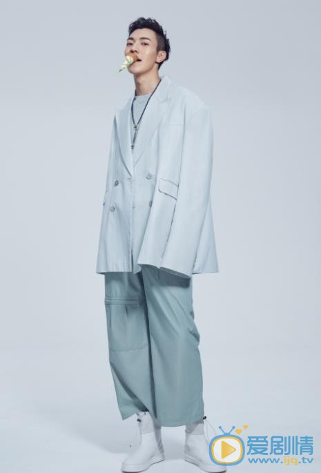  卜凡個人資料簡介 卜凡家庭背景及個人經歷