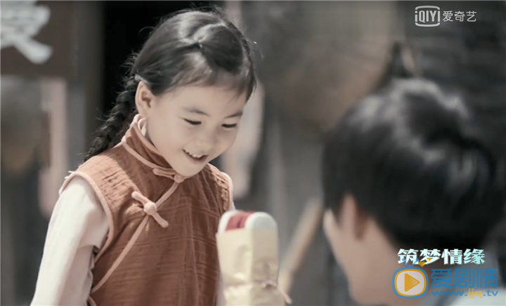 築夢情緣露西掉落包中的紅色鞋子 沈其南看到鞋子後震驚了