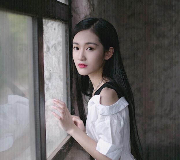 黃詩佳個人資料簡介 黃詩佳寫真