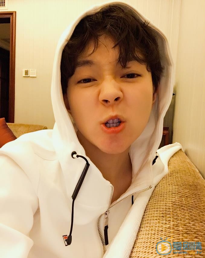 愛情進化論鹿飛師姐是誰飾演的？鹿飛師姐扮演者焦俊艷個人資料、寫真及生活照欣賞