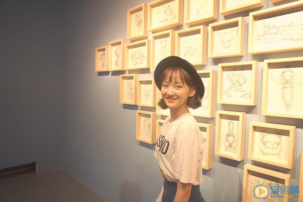 愛情進化論賈小美是誰飾演的？賈小美扮演者梁寶羚個人資料、寫真及生活照欣賞