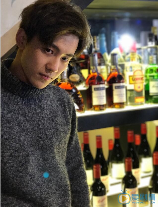 獨步天下布占泰是誰演的?布占泰扮演者晏紫東個人資料及生活寫真照欣賞