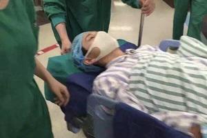 何炅錄節目受傷，開心與醫生護士大合照，術後報平安