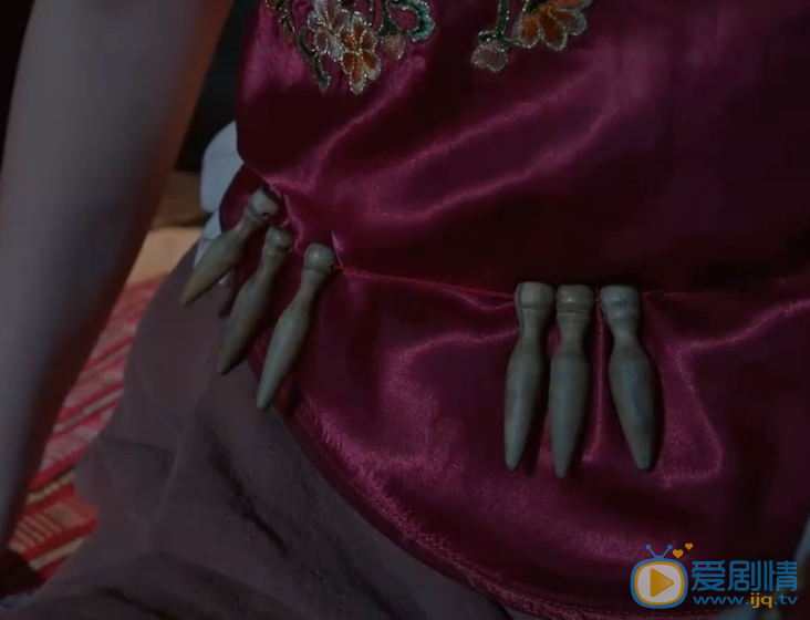 電視劇白鹿原仙草新婚之夜為什麼在腰上綁棒槌？