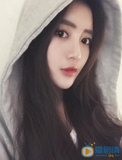 致我們單純的小美好林靜曉是誰演的?林靜曉扮演者王梓薇個人資料、寫真及生活照欣賞