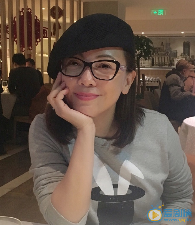  繁星四月四月媽媽是誰演的？四月媽媽扮演者鄧萃雯個人資料介紹