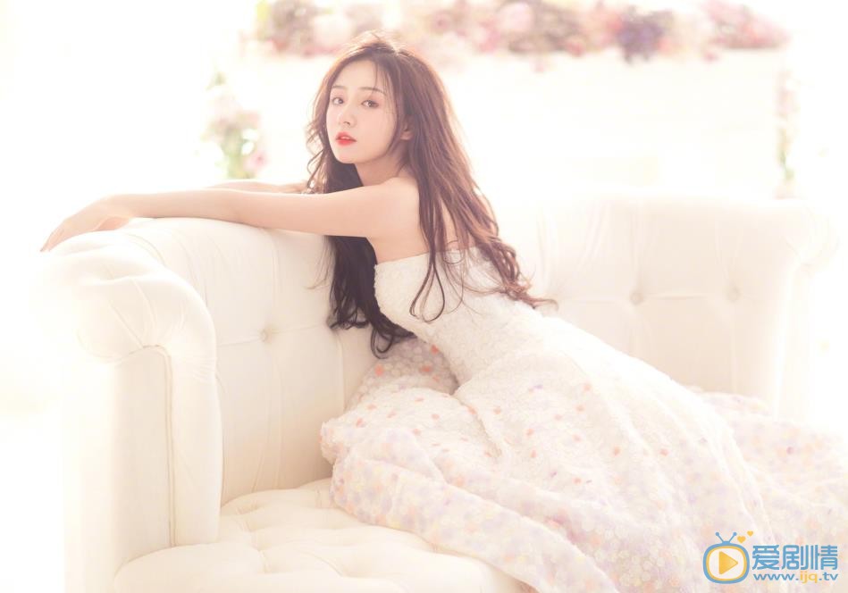 周二珂個人資料簡介 周二珂寫真照