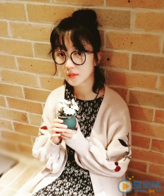 將軍在上趙太妃是誰演的?趙太妃扮演者張瑤個人資料及生活寫真照欣賞