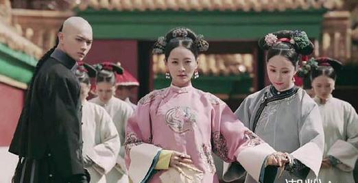 延禧攻略純妃在桌子上寫“春和”是什麼意思？“春和”有什麼含義？