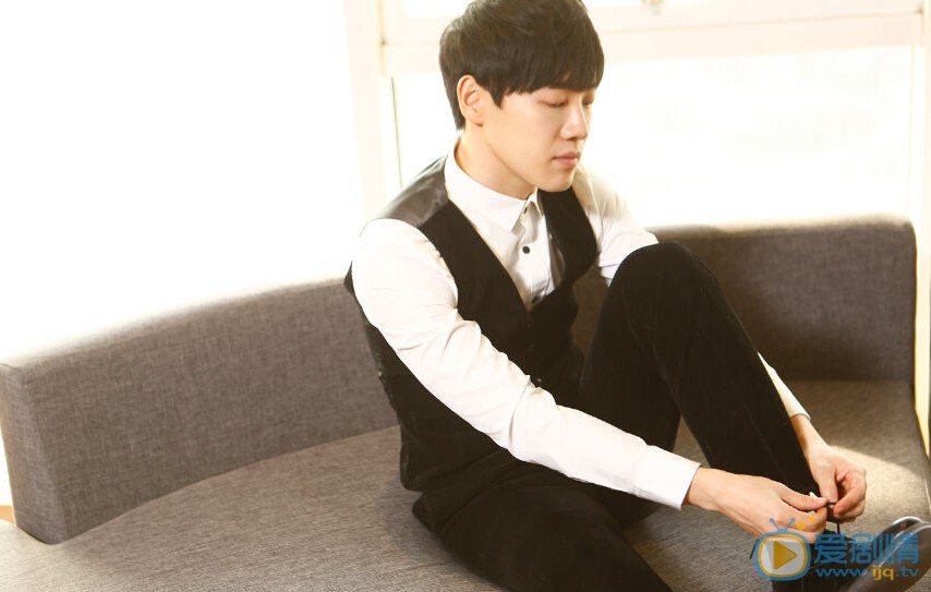 昌隆個人資料簡介 昌隆演藝經歷 昌隆帥氣戶外自拍照