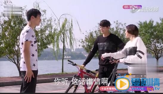 因為愛情有幸福陳偉霆和唐藝昕的那款黑白情侶衛衣是什麼牌子的？