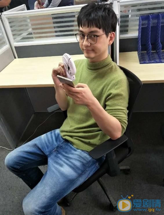 我不是精英費明扮演者張曉謙個人資料、海量生活照欣賞