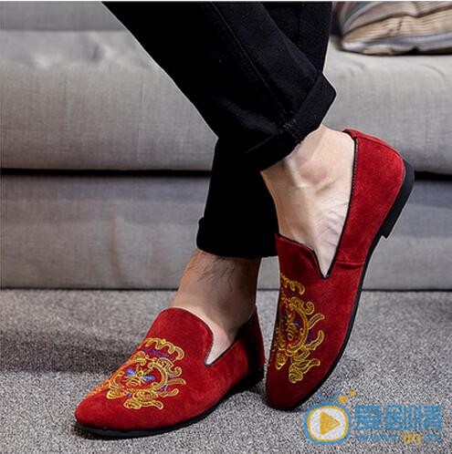  我的前半生賀涵靳東穿的小花鞋是什麼牌子？靳東穿的小花鞋多少錢？小花鞋同款介紹