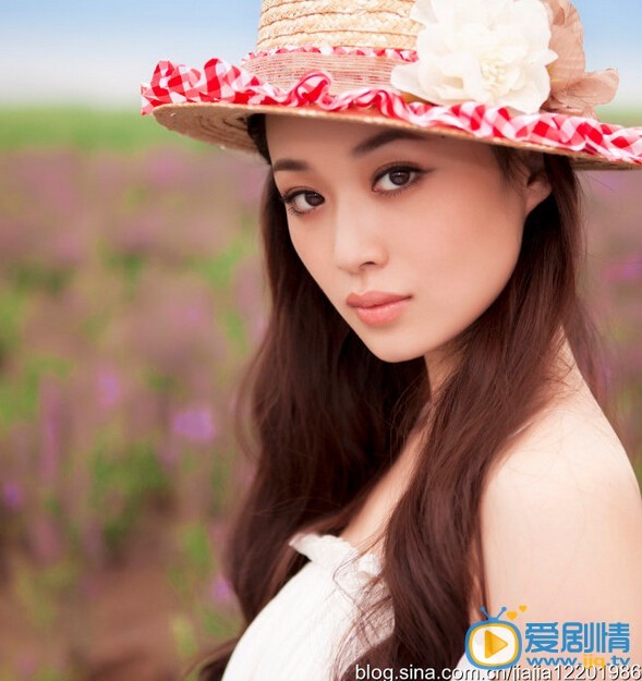  左手劈刀簪珥是誰扮演的？她都有扮演過哪些電視劇？左手劈刀簪珥扮演者王彤羽個人資料及寫真