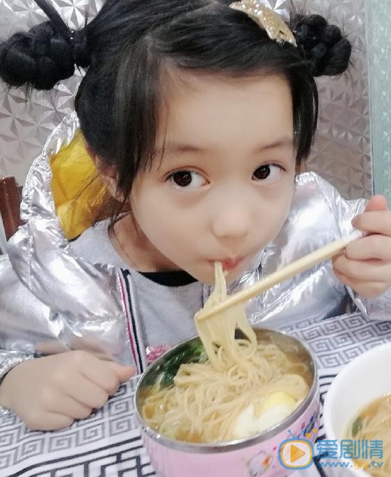 天衣無縫妞妞是誰扮演的?妞妞扮演者孫添垚個人資料、寫真及生活照欣賞