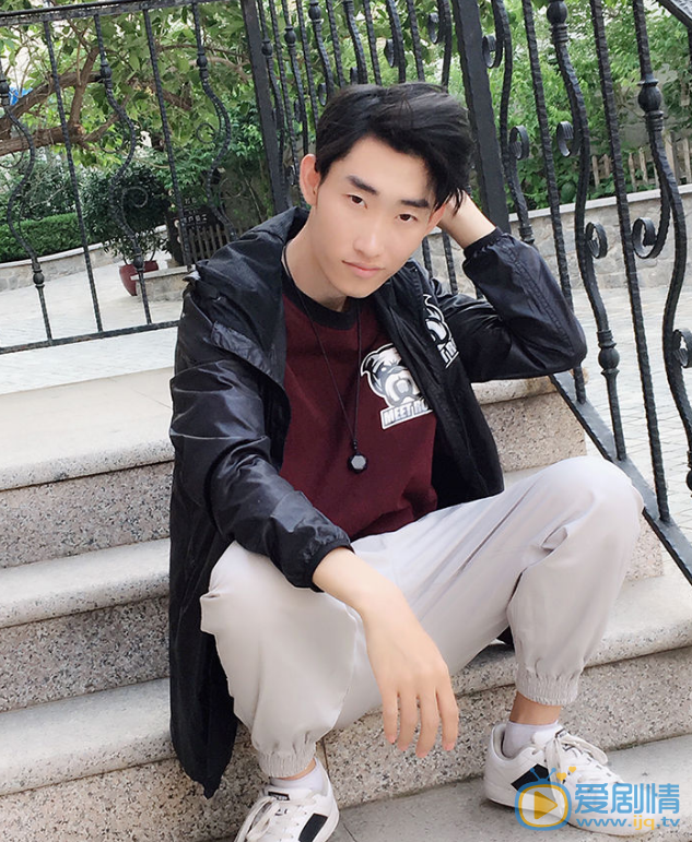 張皓茗個人資料簡介 張皓茗演藝經歷 張皓茗戶外圖片