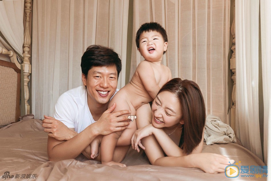 凌瀟肅個人資料 凌瀟肅和老婆唐一菲以及兒子合照
