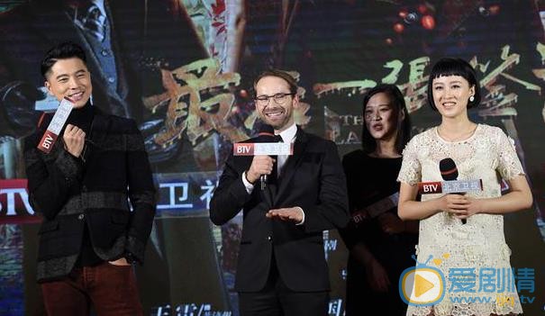 最後一張簽證舉辦開播發布會 主演談人物細節淚灑當場