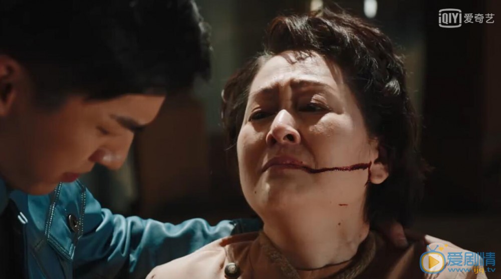 反恐特戰隊之天狼秦曉陽為何不聽從指令追擊坤素？