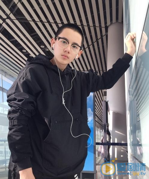 我的體育老師路寬是誰演的？路寬扮演者胡先煦個人資料、寫真及生活照欣賞