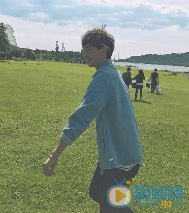 我站在橋上看風景阮旗是誰演的？我站在橋上看風景阮旗扮演者個人資料、寫真及生活照欣賞