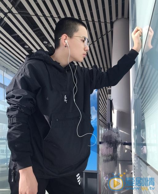 電視劇老男孩蕭晗是誰演的？蕭晗扮演者胡先煦個人資料、寫真及生活照欣賞