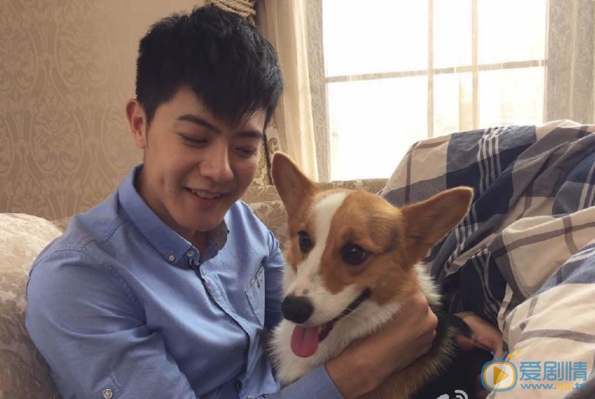 王子咖啡店陳海深扮演者裴立言生活照欣賞