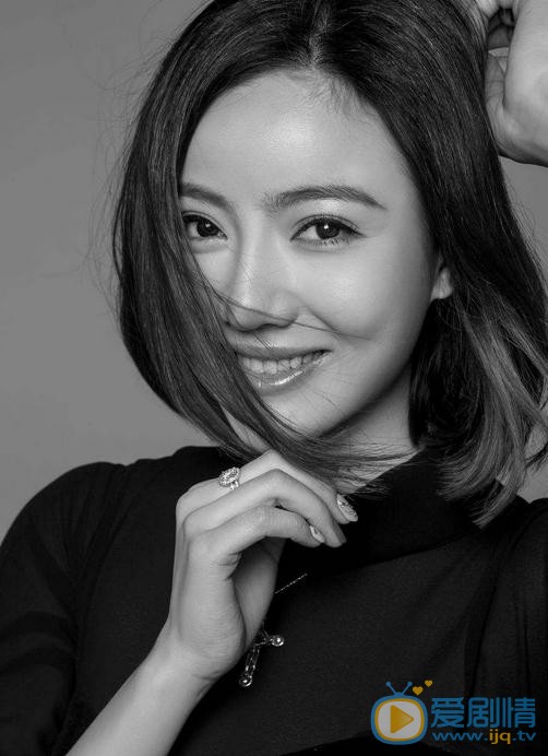 警花與警犬之再上征程顧依依是誰演的？顧依依扮演者李晨熙個人資料、寫真及生活照欣賞