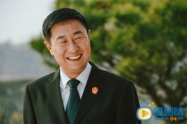 小鎮大法官劇照