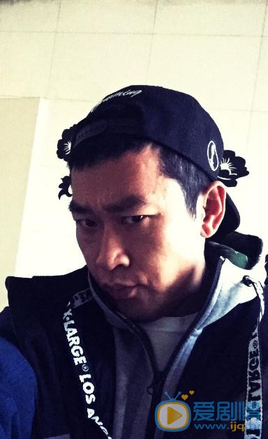 我的體育老師韓金龍是誰演的?韓金龍扮演者周岩個人資料、寫真及生活照欣賞