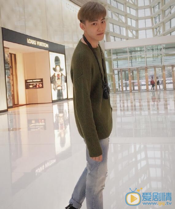 獨步天下布占泰是誰演的?布占泰扮演者晏紫東個人資料及生活寫真照欣賞