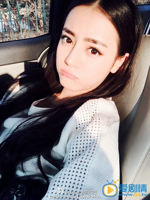 迪麗熱巴整容了嗎？迪麗熱巴整容前後對比照 海量迪麗熱巴生活照