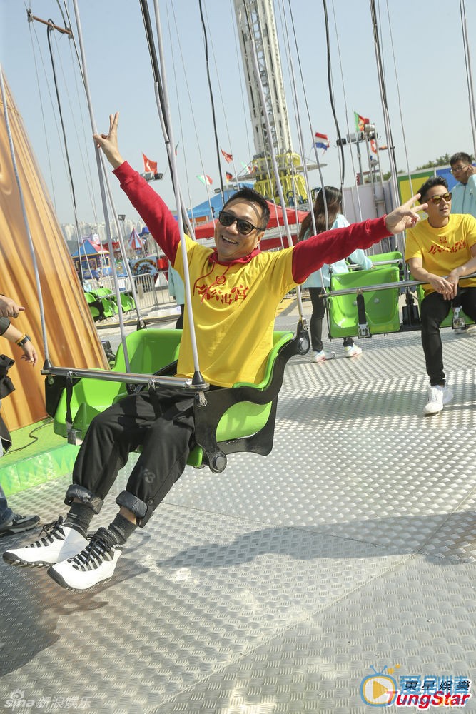 《公公出宮》將播 黎耀祥、蕭正楠、胡定欣、唐詩詠及林夏薇到遊樂場宣傳 黎耀祥 黎耀祥、蕭正楠、胡定欣、唐詩詠及林夏薇等到遊樂場為大年初二(9日)首播無線劇集《公公出宮》宣傳，一眾演員大玩機動遊戲。